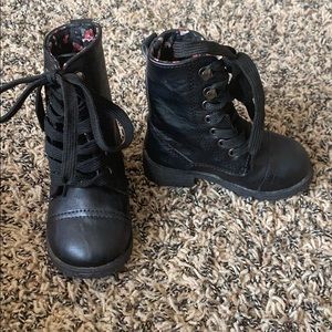 Super cute combat boots perfect condition